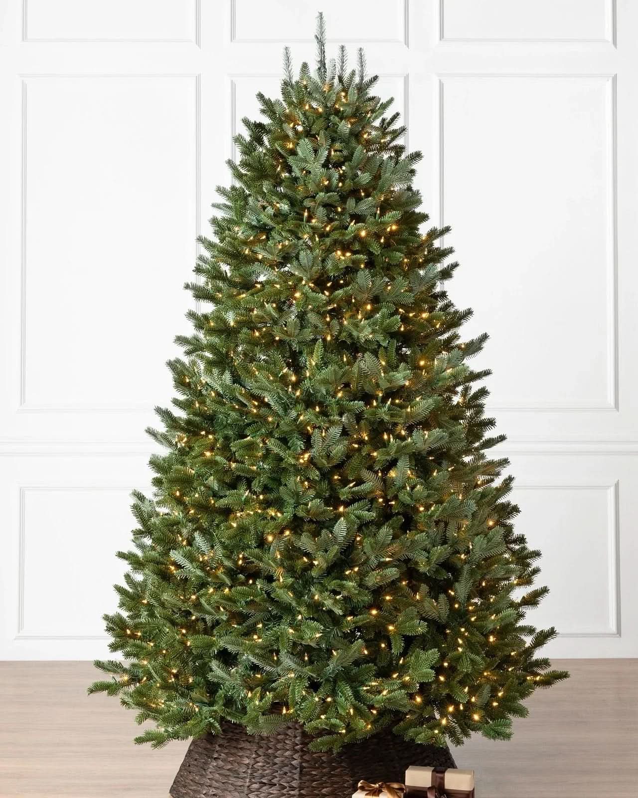 Premium Green Christmas Tree with Articulated Branches, Metal Stand with Wheels and Built-in Micro LEDs