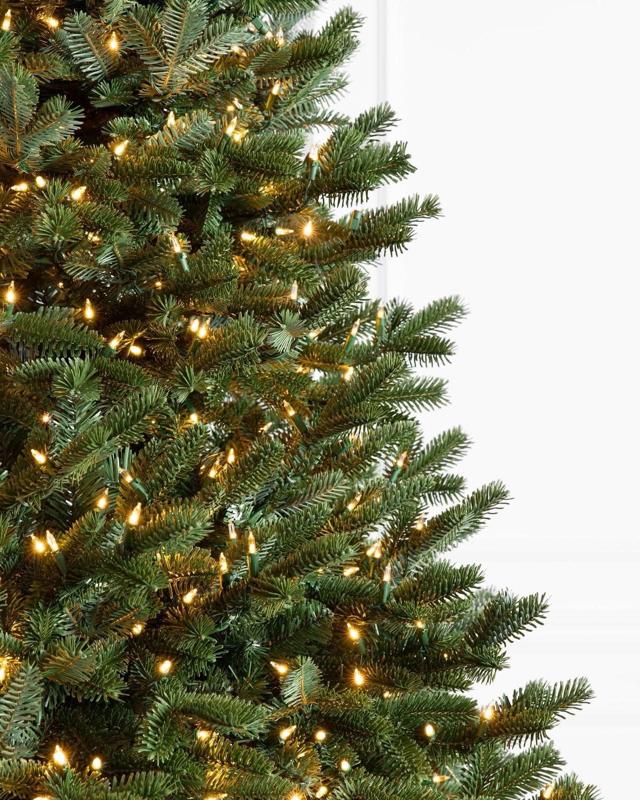 Premium Green Christmas Tree with Articulated Branches, Metal Stand with Wheels and Built-in Micro LEDs