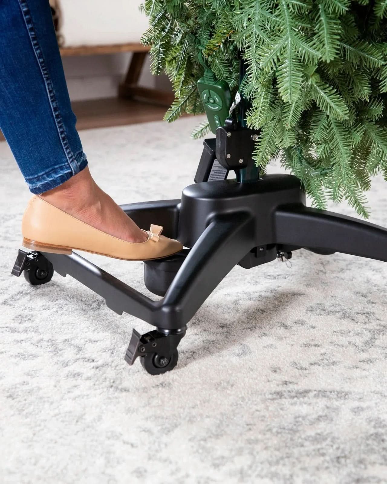 Premium Green Christmas Tree with Articulated Branches, Metal Stand with Wheels and Built-in Micro LEDs