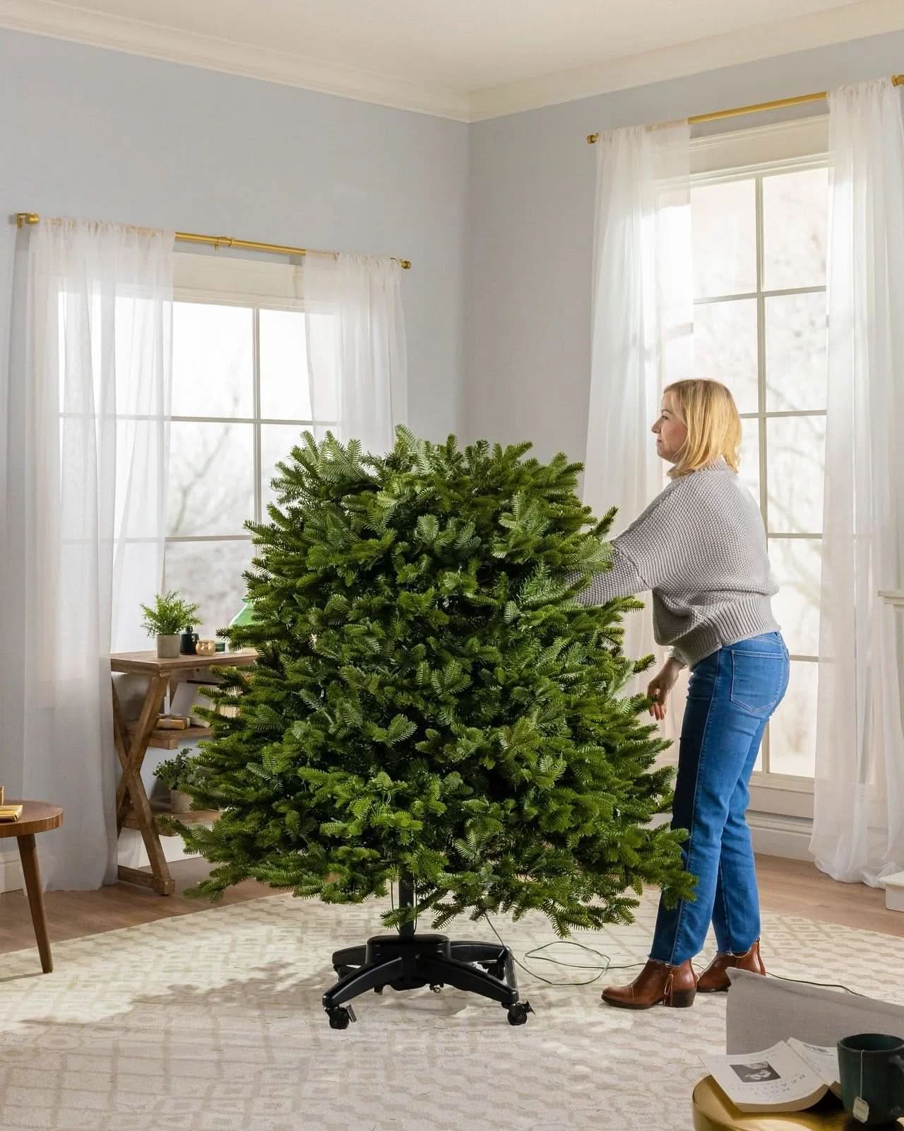 Premium Green Christmas Tree with Articulated Branches, Metal Stand with Wheels and Built-in Micro LEDs