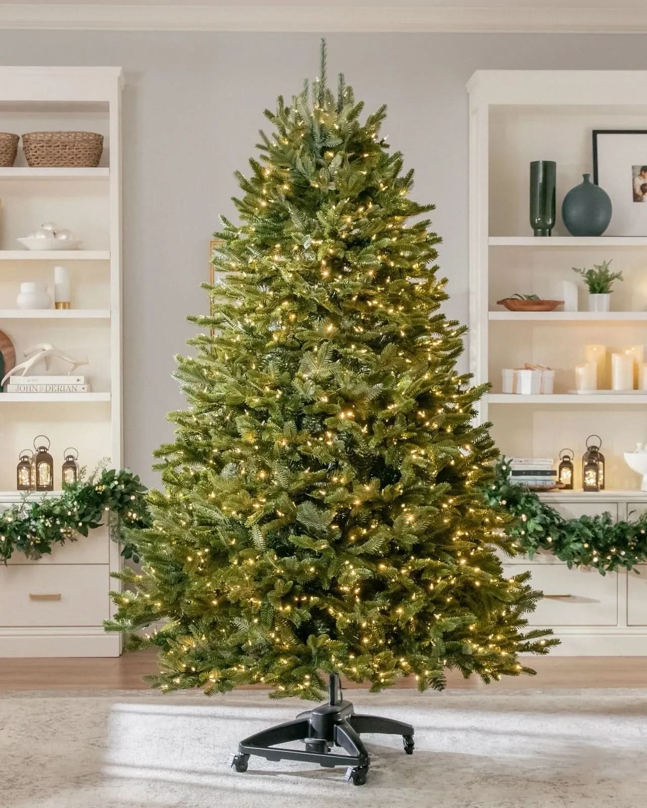 Premium Green Christmas Tree with Articulated Branches, Metal Stand with Wheels and Built-in Micro LEDs